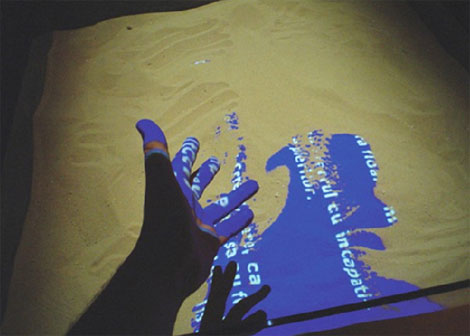 Book of sand: lisez dans le sable