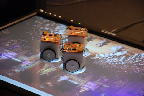Laval Virtual: Tiny dancing robots