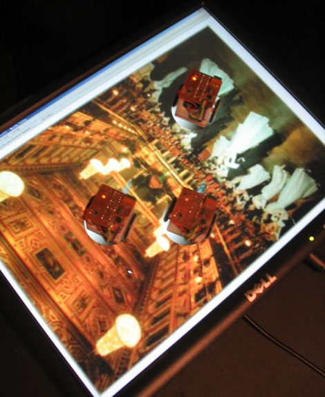 Laval Virtual: Tiny dancing robots