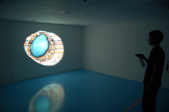 Out of Bounds: hors limites